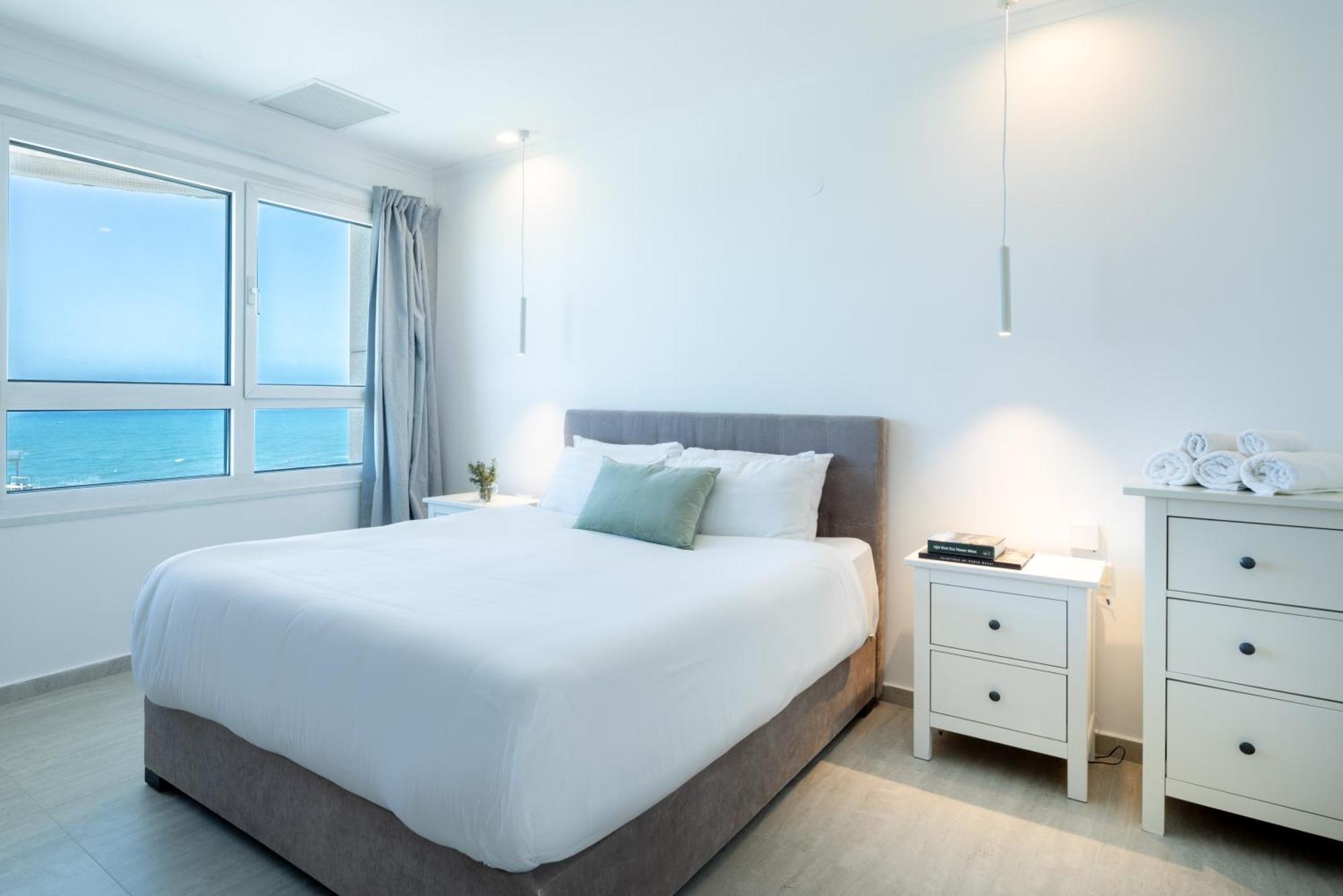 Superb Beachfront Apartments With Shelter By Sea N' Rent Tel-Aviv Kültér fotó