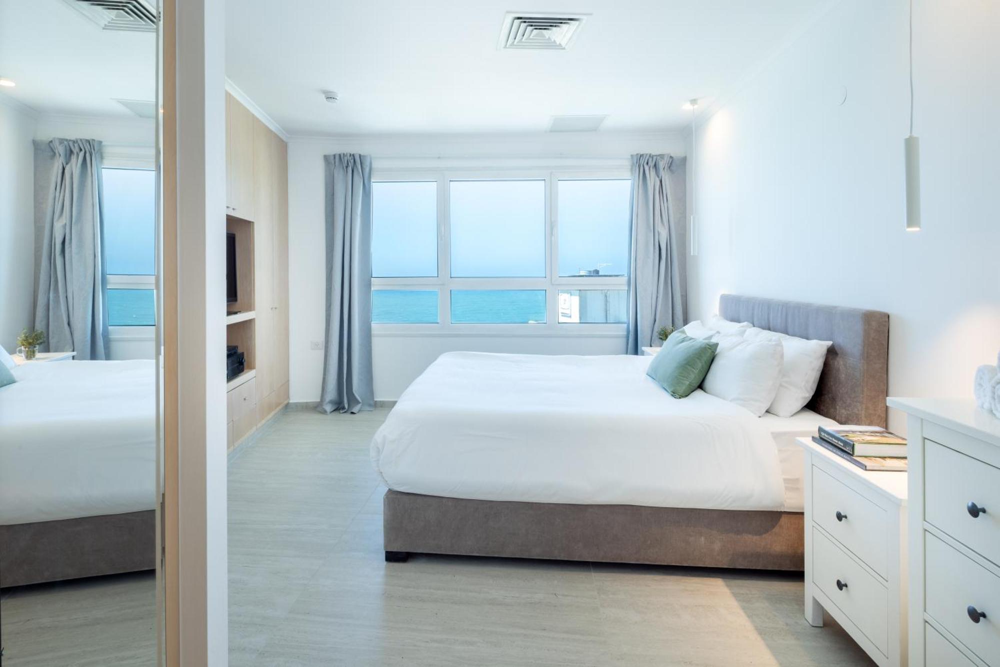 Superb Beachfront Apartments With Shelter By Sea N' Rent Tel-Aviv Kültér fotó