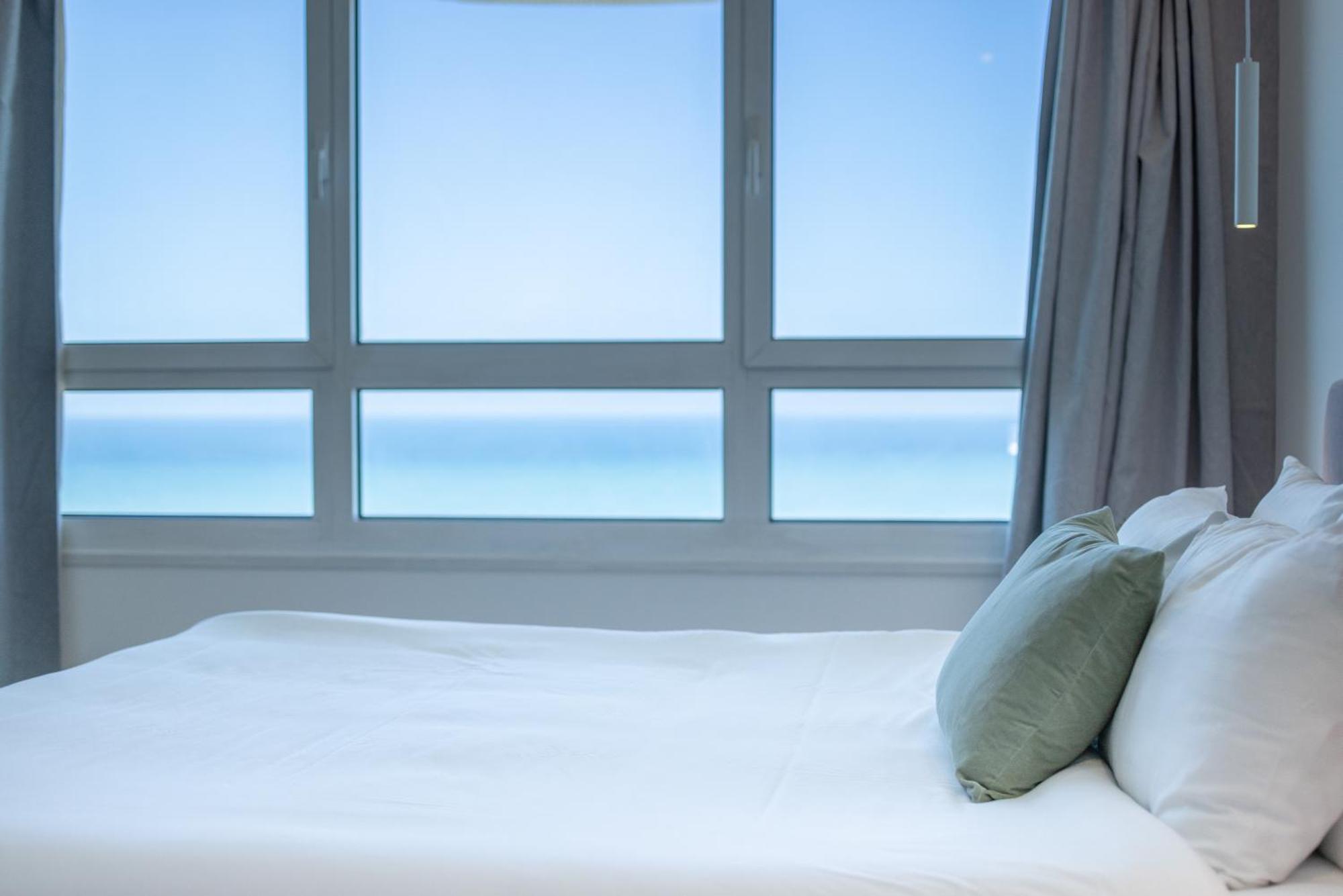 Superb Beachfront Apartments With Shelter By Sea N' Rent Tel-Aviv Kültér fotó