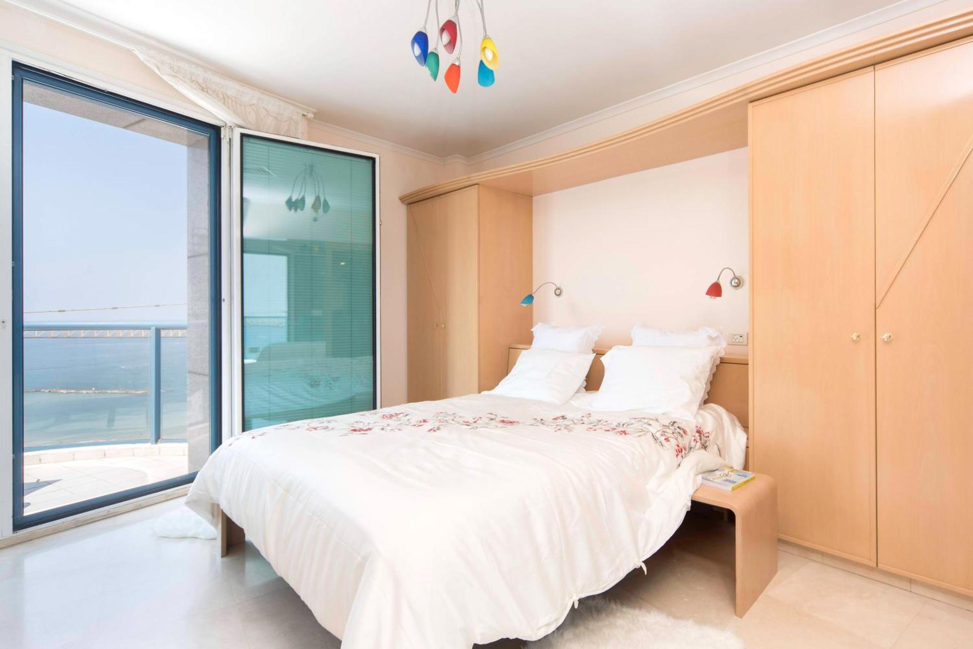 Superb Beachfront Apartments With Shelter By Sea N' Rent Tel-Aviv Kültér fotó