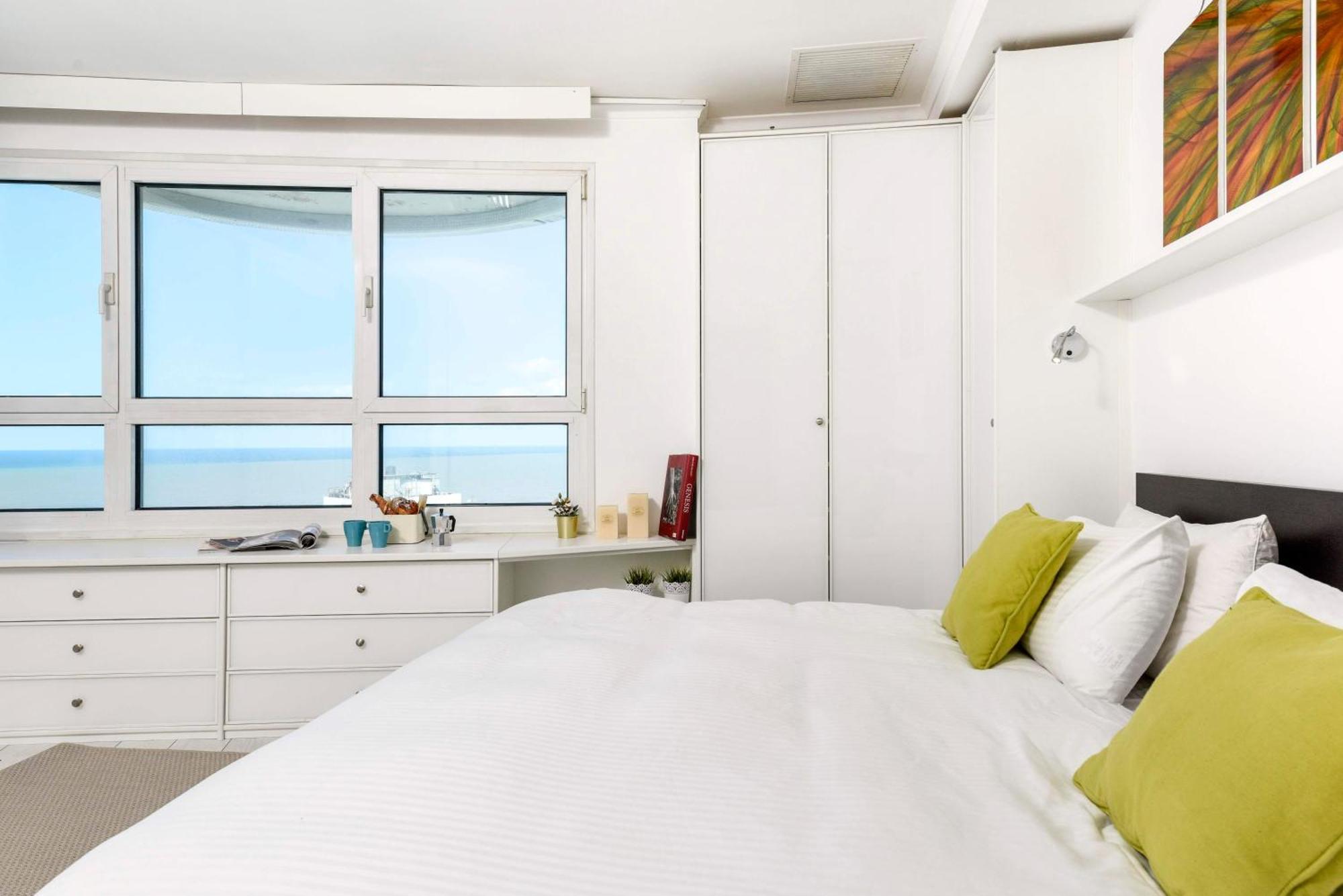 Superb Beachfront Apartments With Shelter By Sea N' Rent Tel-Aviv Kültér fotó